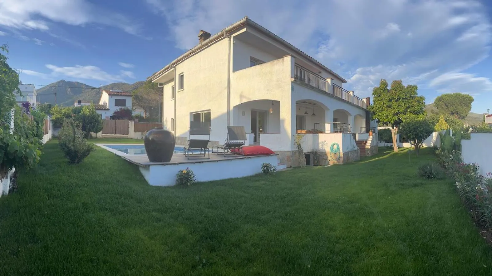Maison De Vacances Familialle Roses Willa